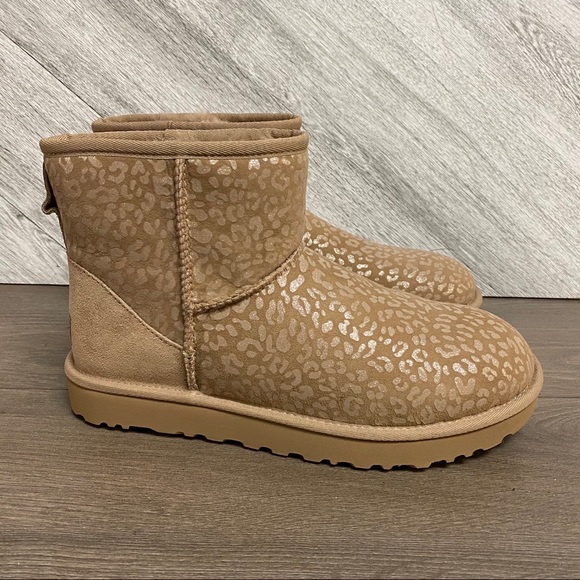 UGG | Classic Mini Snow Leopard Amphora NEW in Box - Picture 2 of 7
